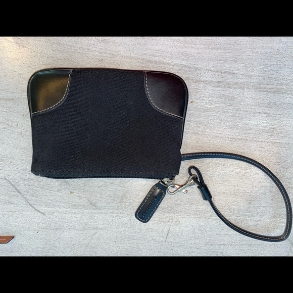 Cute and convenient black wristlet - Picture 1 of 5